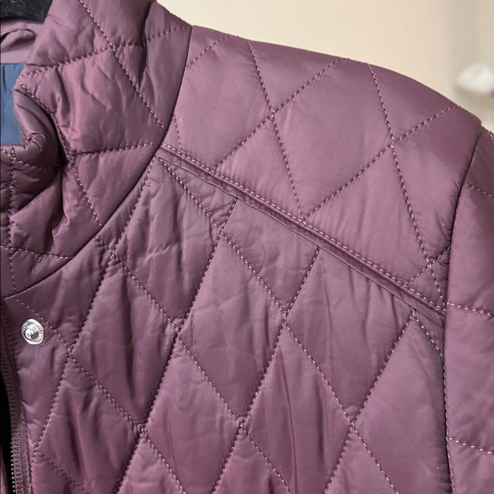 Barbour burgundy quilted women's jacket. - Picture 10 of 10